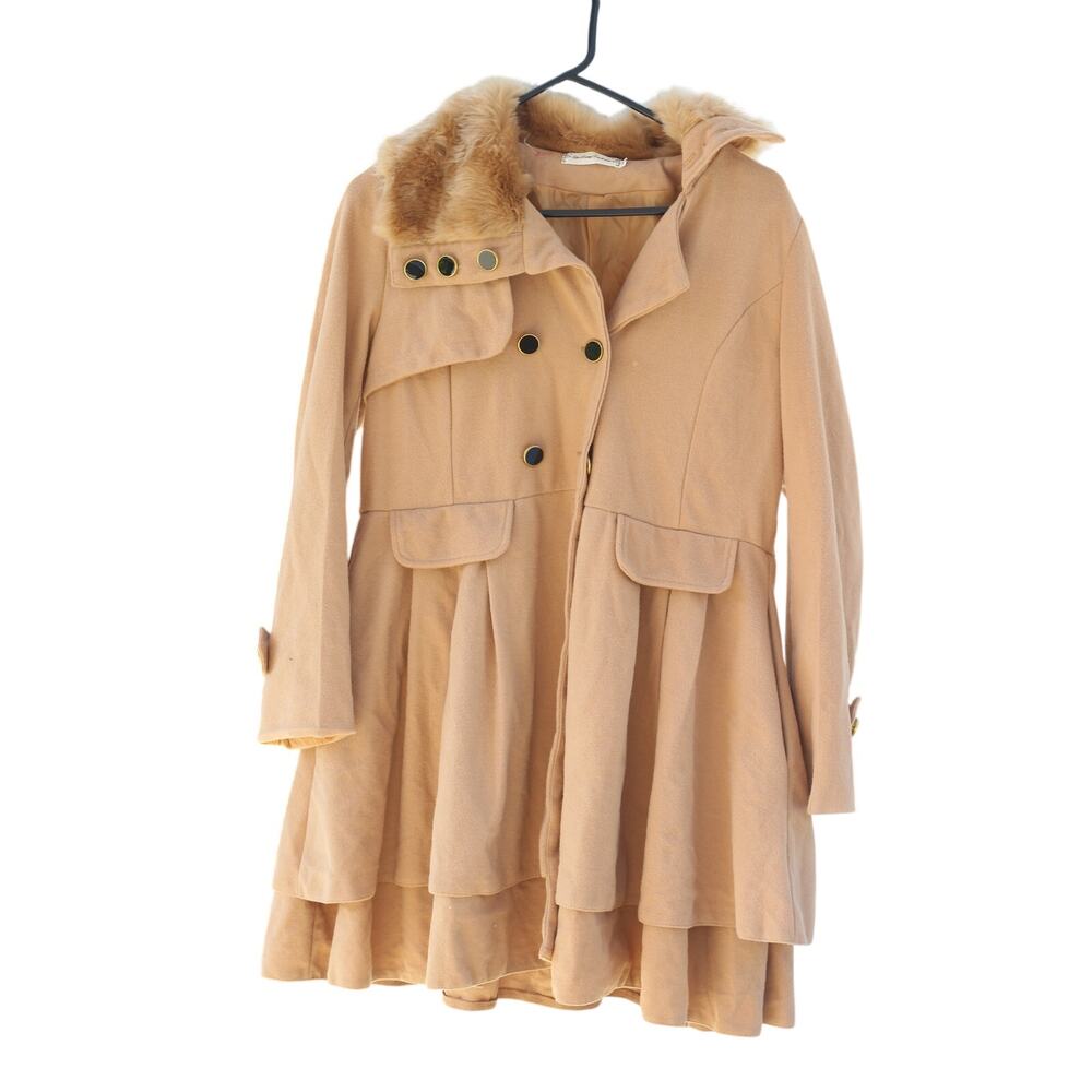 Large Camel-colored, double-breasted coat from Shi Long Fashion